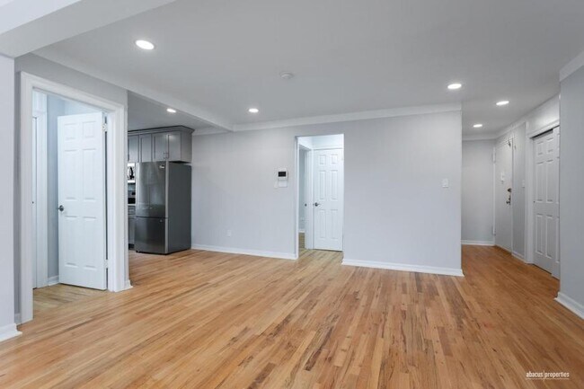 Foto del edificio - 2 bedroom in Brooklyn NY 11218