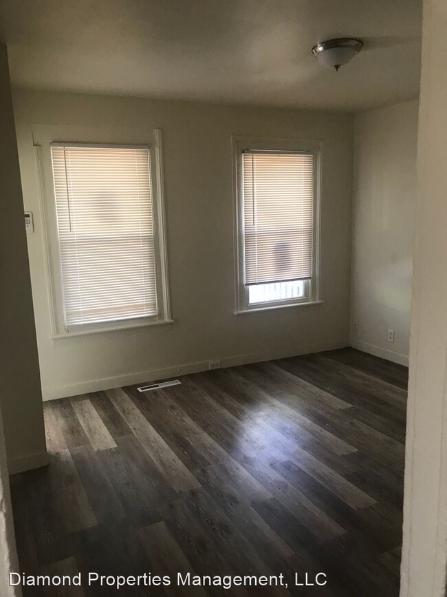 Building Photo - 4 br, 1 bath House - 674 Orchard Street