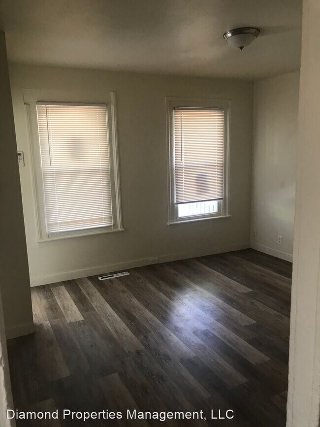 Foto del edificio - 4 br, 1 bath House - 674 Orchard Street