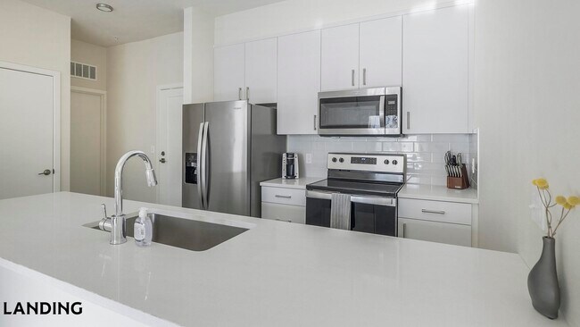 Foto del edificio - 3158 SW 12th Ave