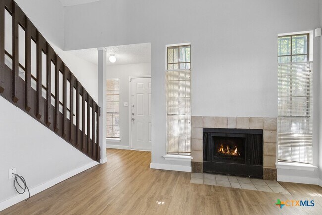 Foto del edificio - 6714 Windsor Hollow Dr