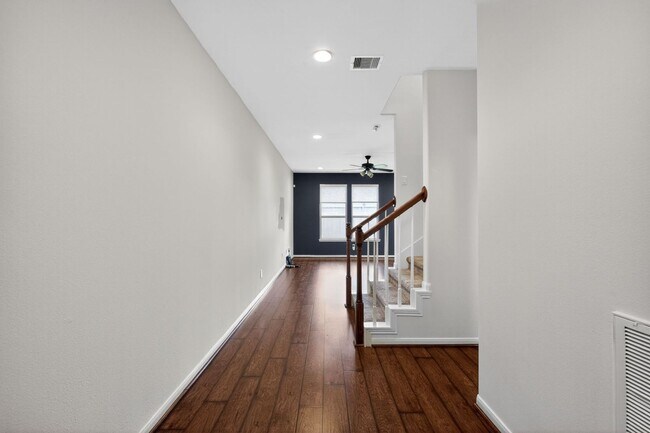 Foto del edificio - 17019 Wilthorne Gardens Ct