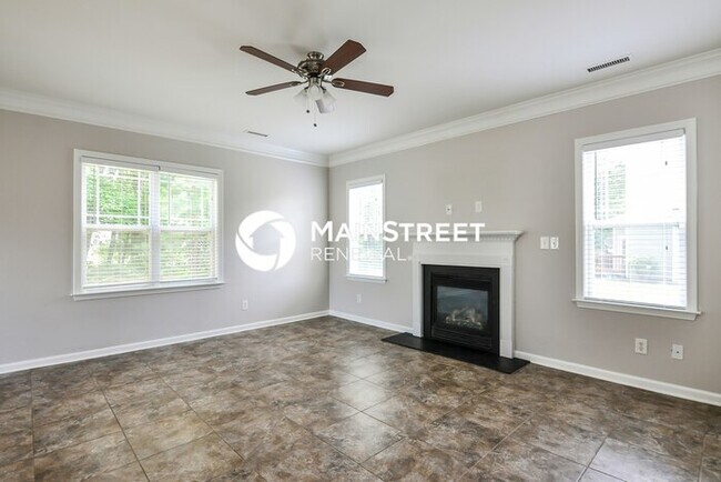 Building Photo - 4 Bedroom Pet-Friendly Home in Clayton, NC with Main Street Renewal
