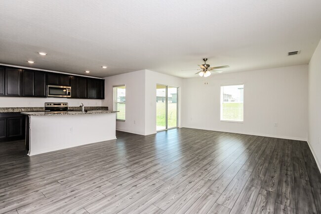 Building Photo - 1375 Swan Lake Cir