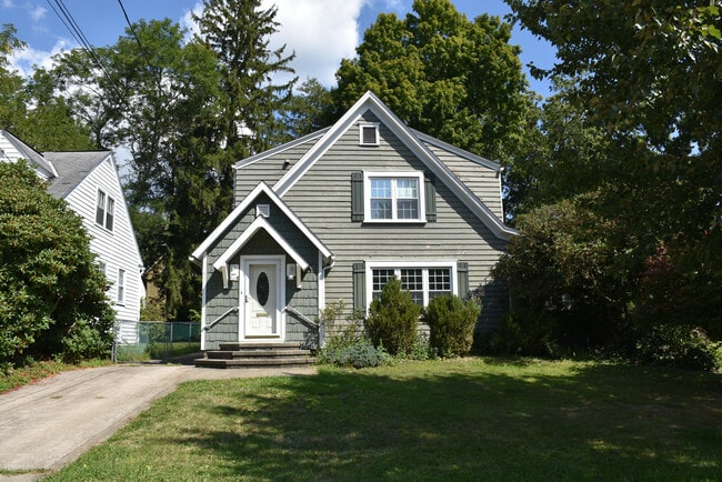 Building Photo - 351 Ravine St