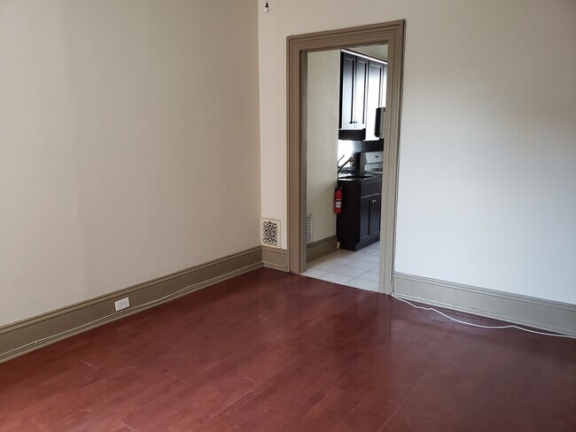 Building Photo - 2034 Chestnut St