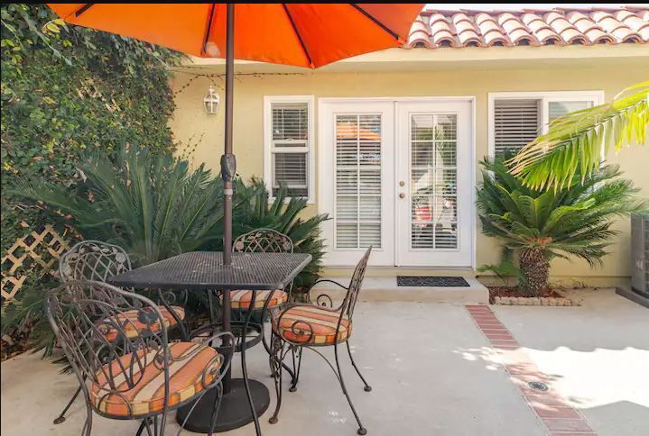 Foto principal - 145 S La Peer Dr