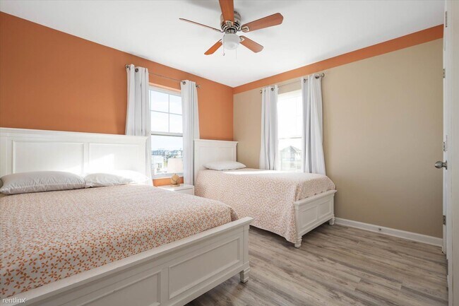 Foto del edificio - 4 br, 3.5 bath Townhome - 12901 Tidal Lane...