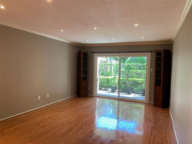 Foto del edificio - 2230 S Piney Point Rd