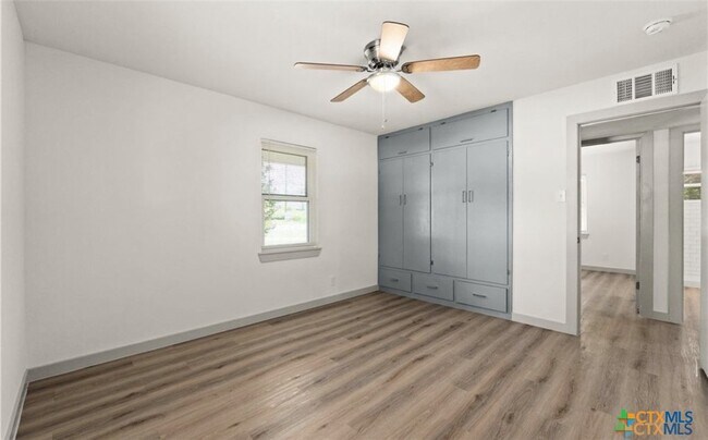Foto del edificio - 2109 W Avenue B
