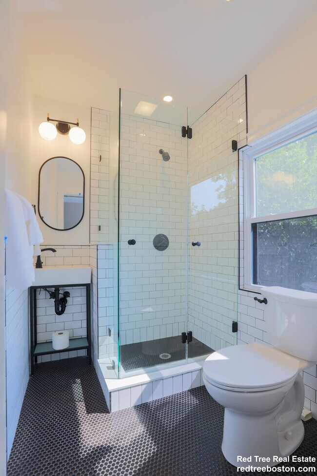 Foto del edificio - 44 Winslow Rd