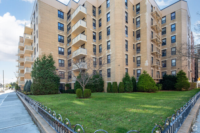 Building Photo - 200 Corbin Pl
