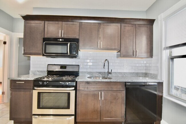 Foto del edificio - 21 Treadway Rd
