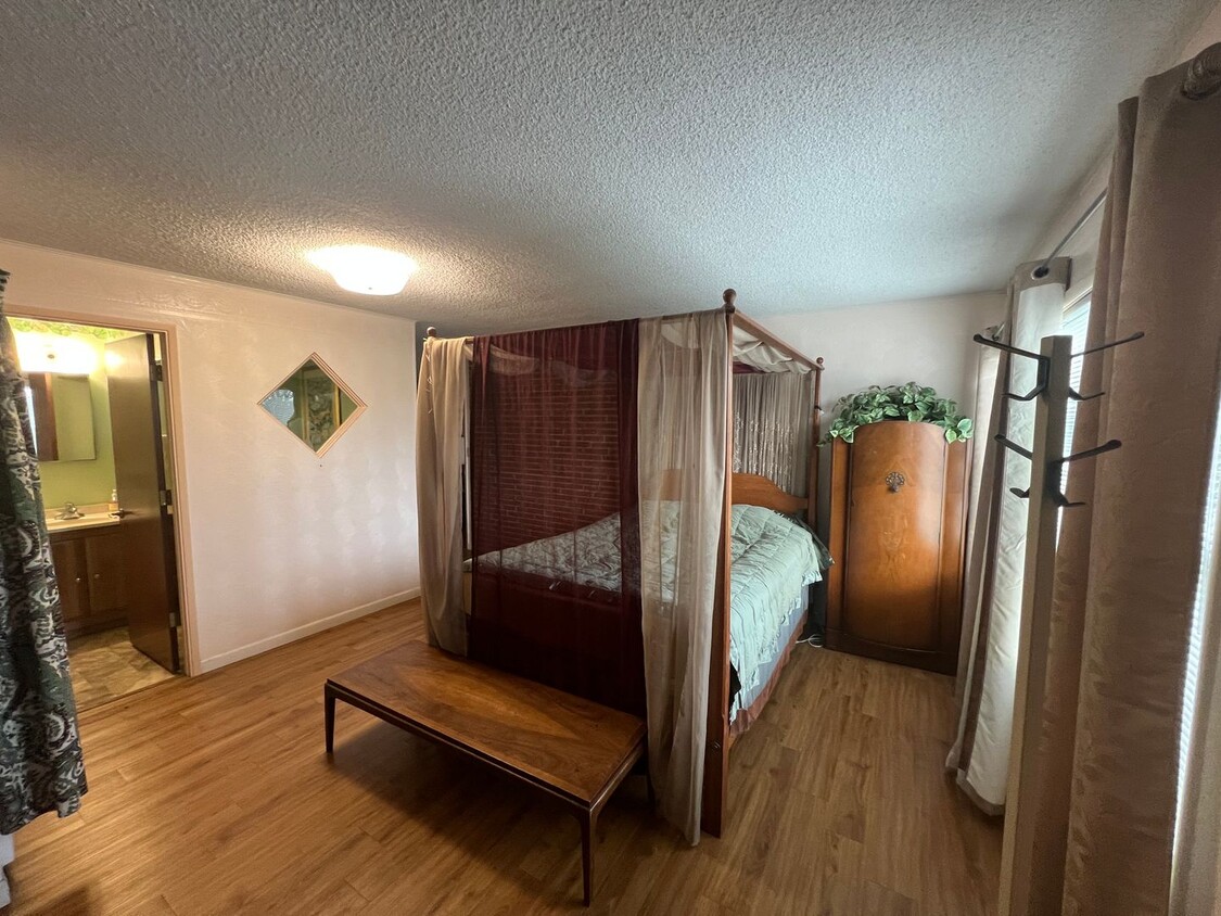 Primary Photo - 1 Bedroom/ 1 Bath Downstairs Unit- availab...