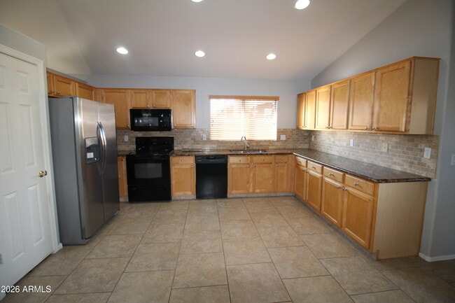 Building Photo - 1426 E Detroit St