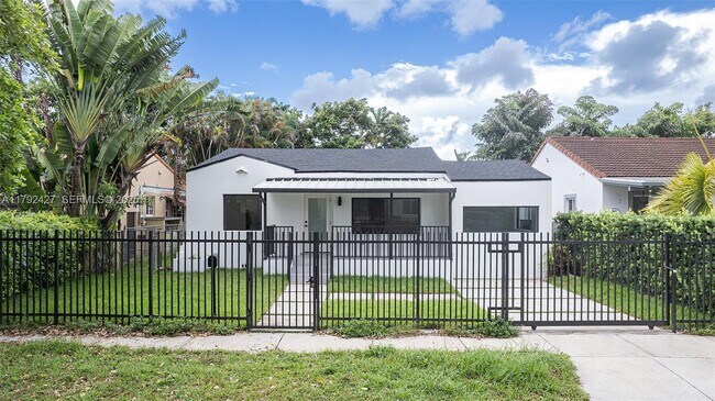 Foto del edificio - 1854 SW 17th St