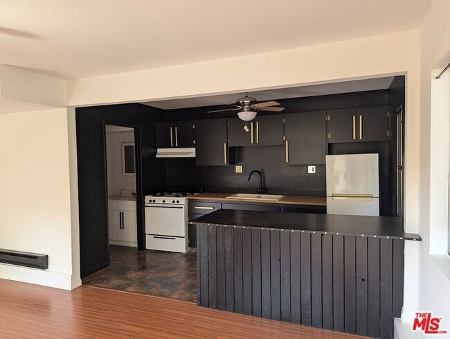 Foto del edificio - 1323 N Olive Dr