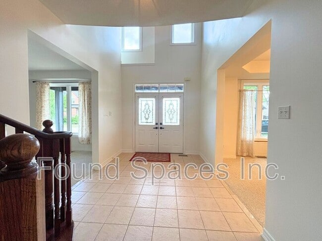 Building Photo - 12 Delrosa Way