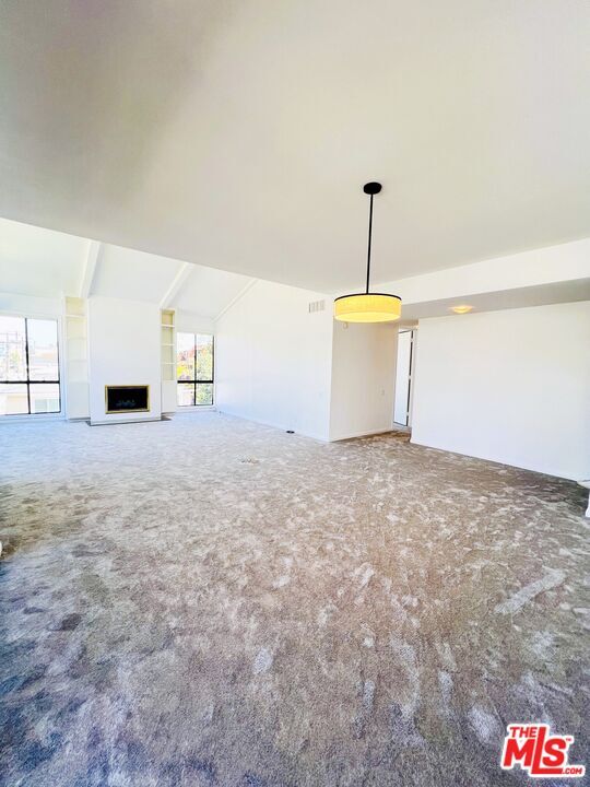 Foto del edificio - 11805 Mayfield Ave