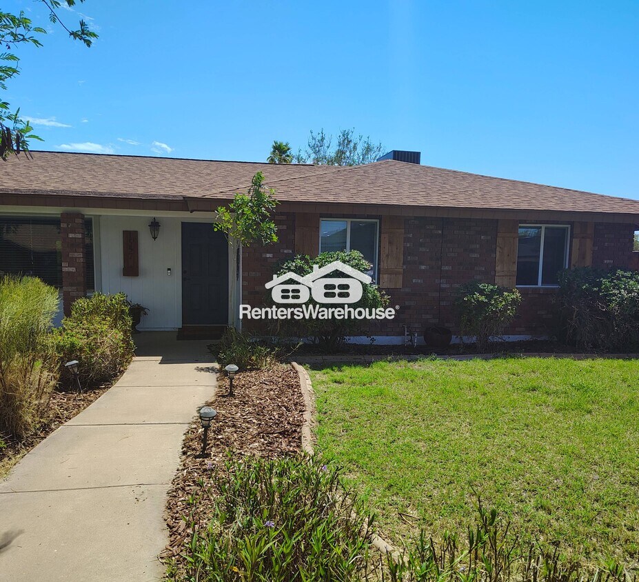 Primary Photo - 1557 E Grove Ave
