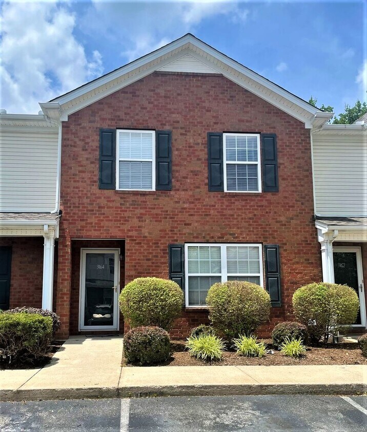 Primary Photo - Prater Ct Townhome!