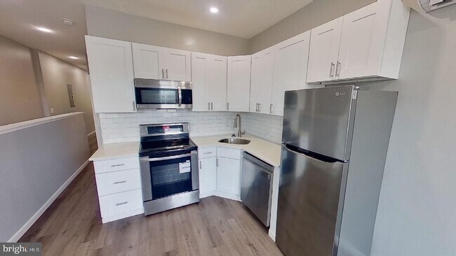 Building Photo - 861 N 43rd St