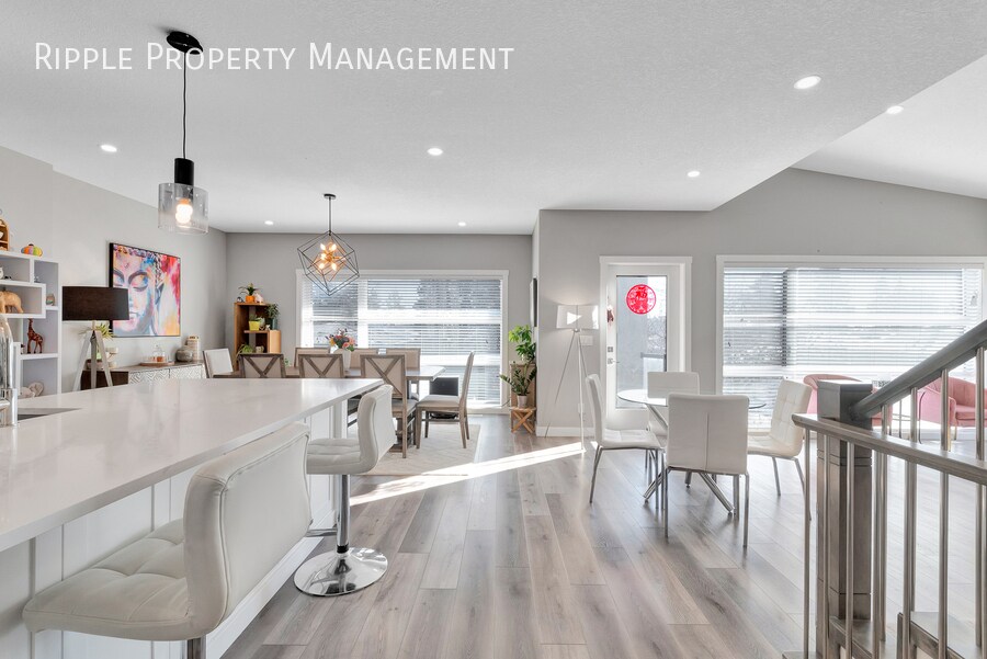 Primary Photo - Modern 4 Beds, 4.5 Baths Duplex | Availabl...