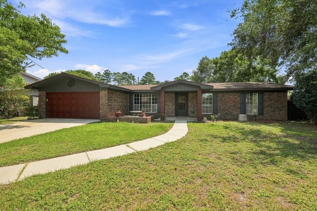 Building Photo - 1510 Royal Palm Dr