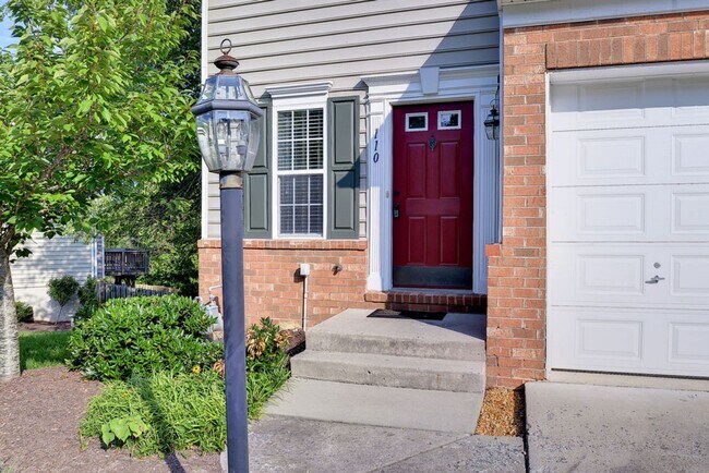 Foto del edificio - End unit Townhome in Riverwalk Townes
