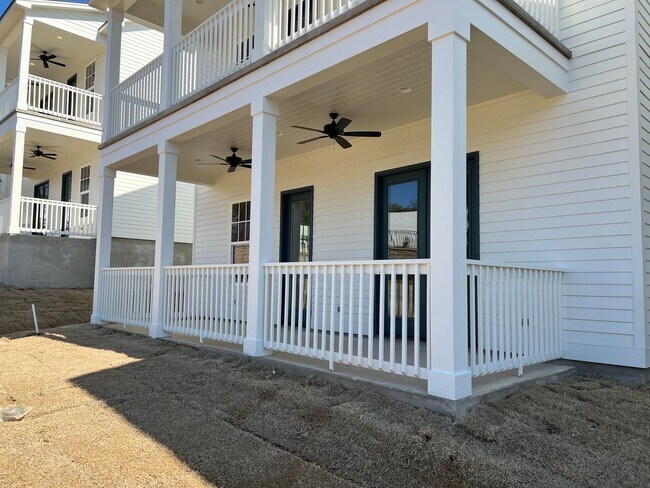 Foto del edificio - 3 Bed 3 Bath Flat