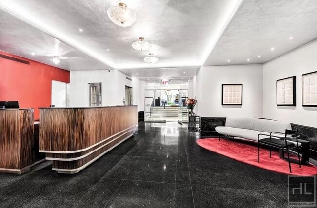 Building Photo - Unreal beauty! Soaring ceiling Loft with v...