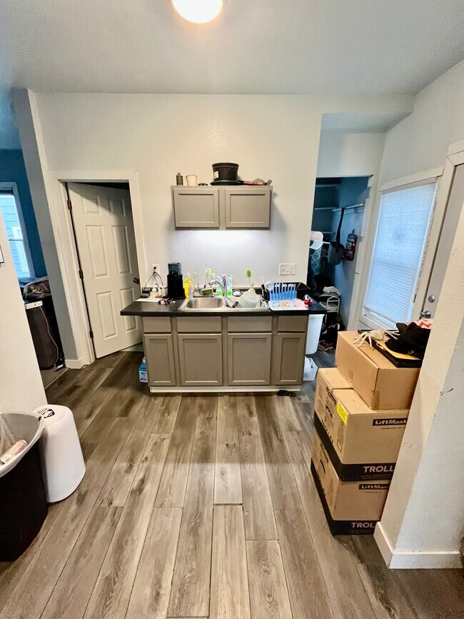 3727 E Squire Ave Unit lower, Cudahy, WI 53110 Room for Rent in