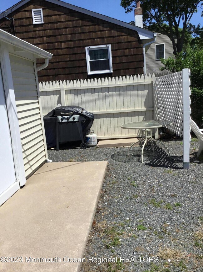 Foto del edificio - 615 Ocean Rd