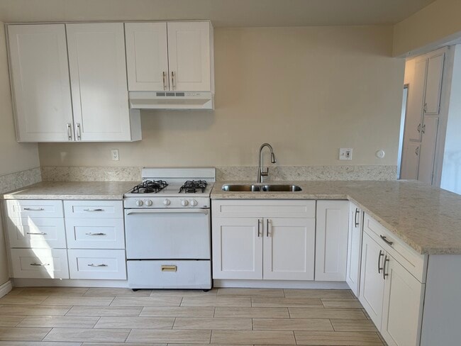 Cocina con gabinetes nuevos - 4215 11th St