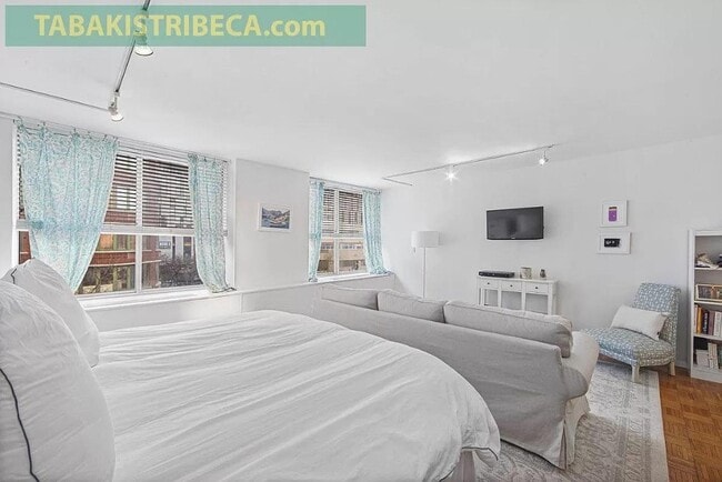 Building Photo - 303 Greenwich St