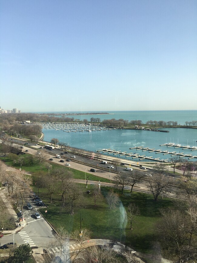 Foto del edificio - 3100 N Lake Shore Dr