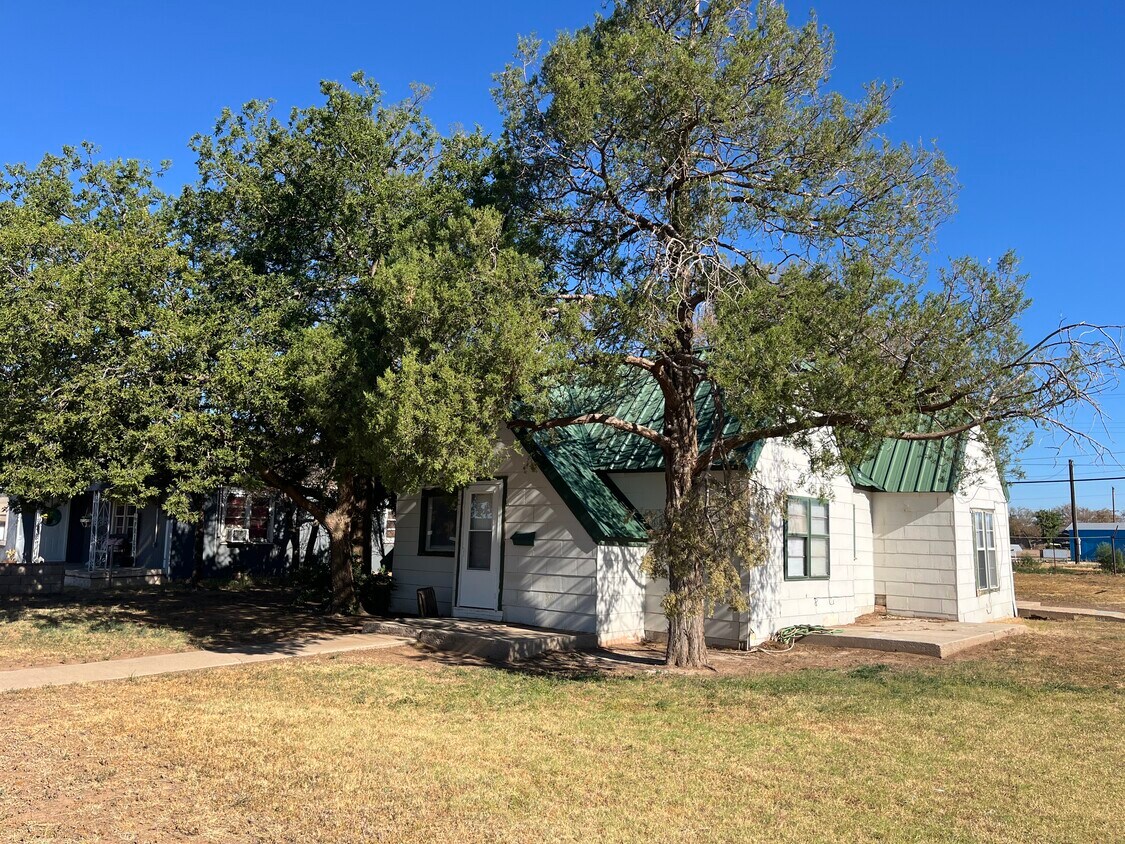 Primary Photo - 301 Austin St