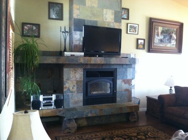 Foto del edificio - 1166 Cherrywood Ave