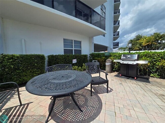 Foto del edificio - 5100 Dupont Blvd