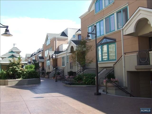 Primary Photo - 600 Harbor Blvd