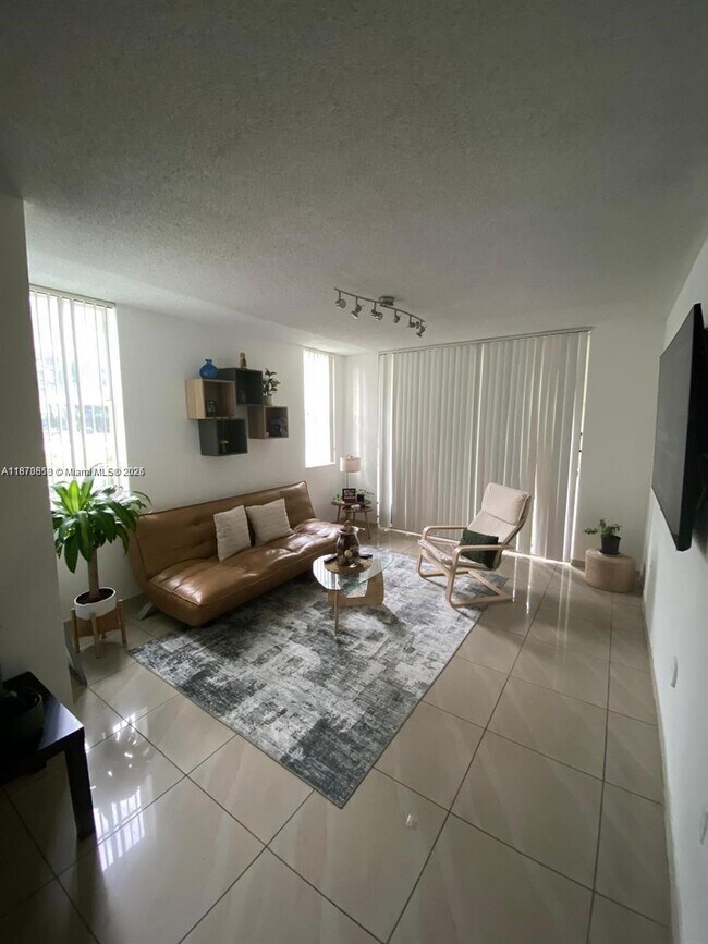 Foto del edificio - 4440 NW 107th Ave