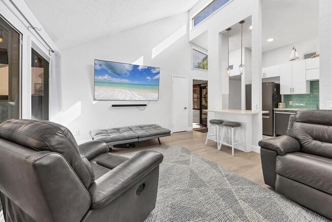 Foto del edificio - 680 White Pine Tree Rd