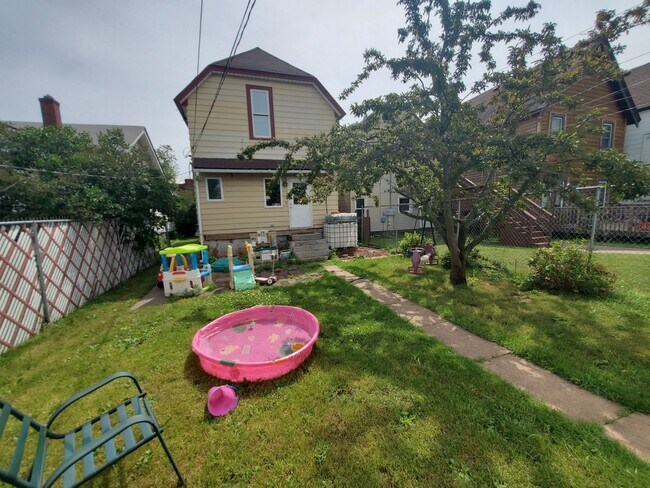 Foto del edificio - AVAILABLE May 2026 - Wonderful 4 Bedroom House - 2 Car Garage