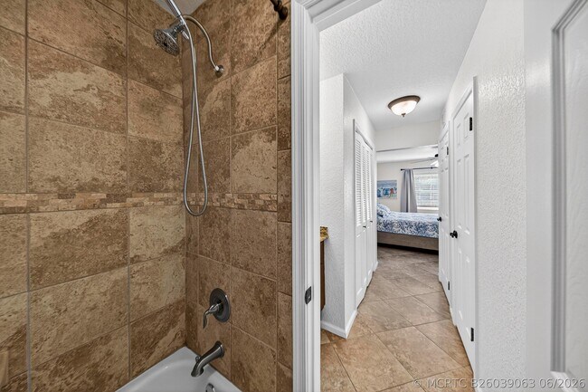 Building Photo - 6457 Bay Club Dr