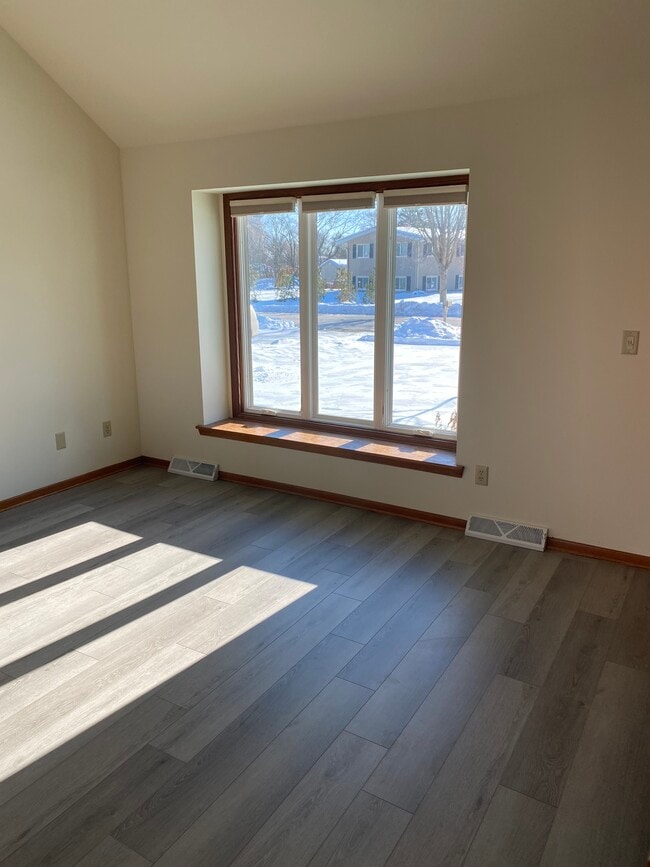 Building Photo - 10300 W Beacon Hill Dr