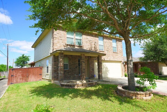 Foto del edificio - Great 4 Bedroom, 2.5 Bathroom Home Now Ava...