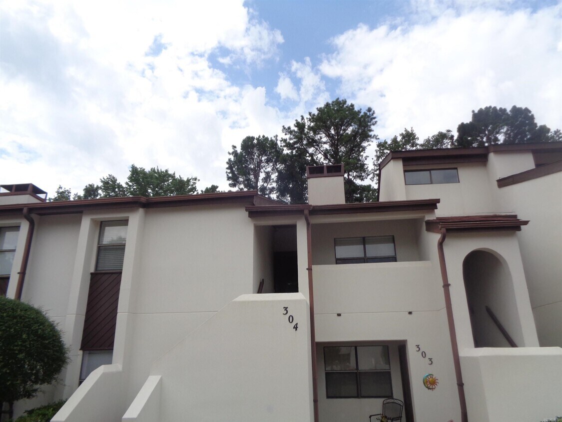 Primary Photo - 301 Kings Row Dr