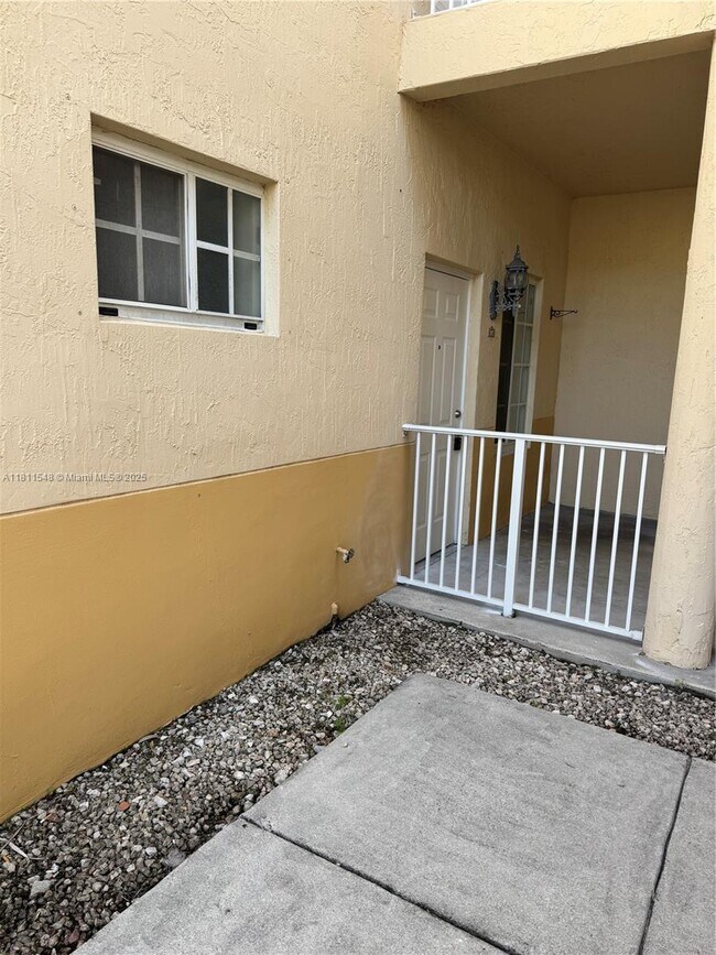 Foto del edificio - 6912 NW 179th St