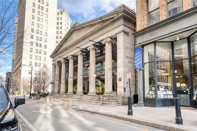 Building Photo - 65 Weybosset St
