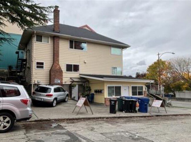 Building Photo - 4801 Aurora Ave N